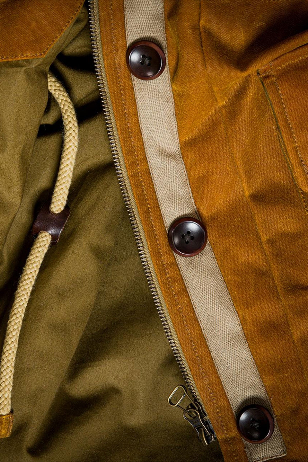 Fleurs de Bagne - Snow Parka in Gold