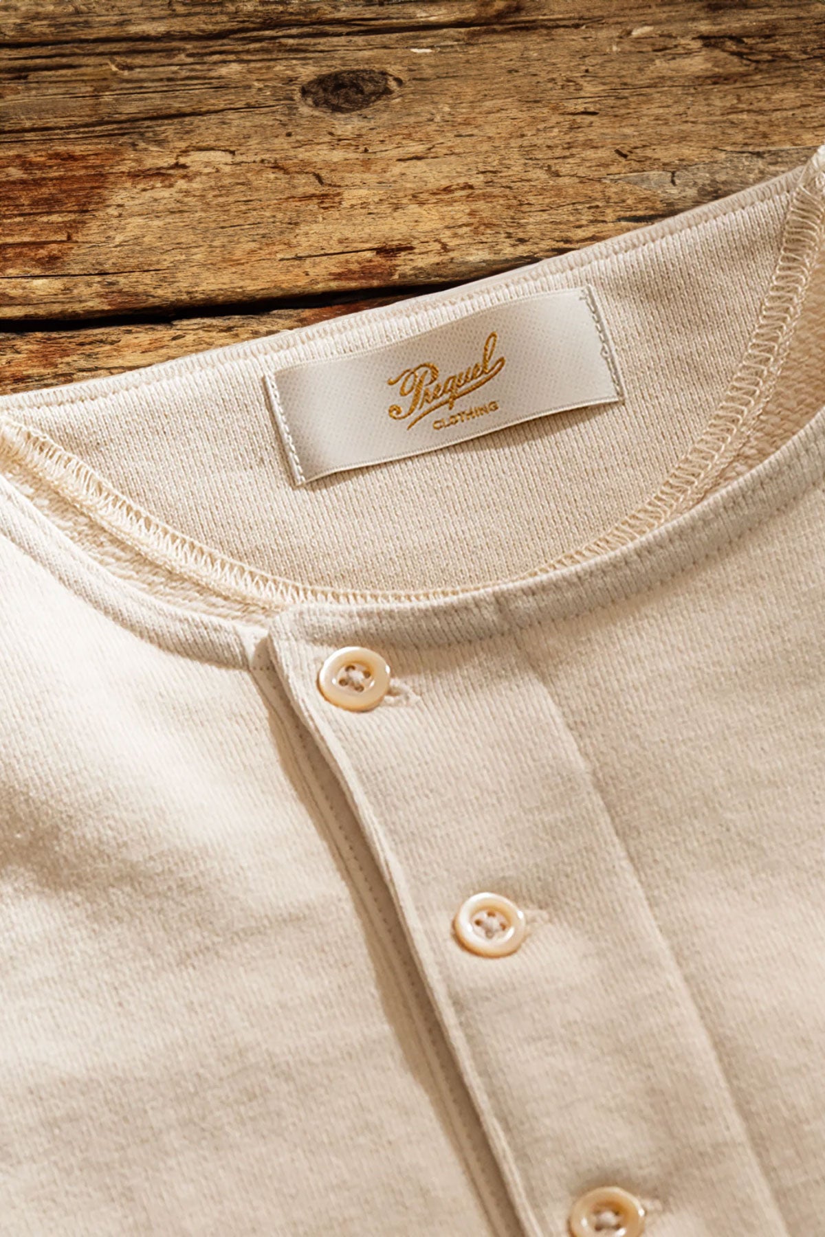 Prequel- C1001 Henley Sweatshirt in Natural