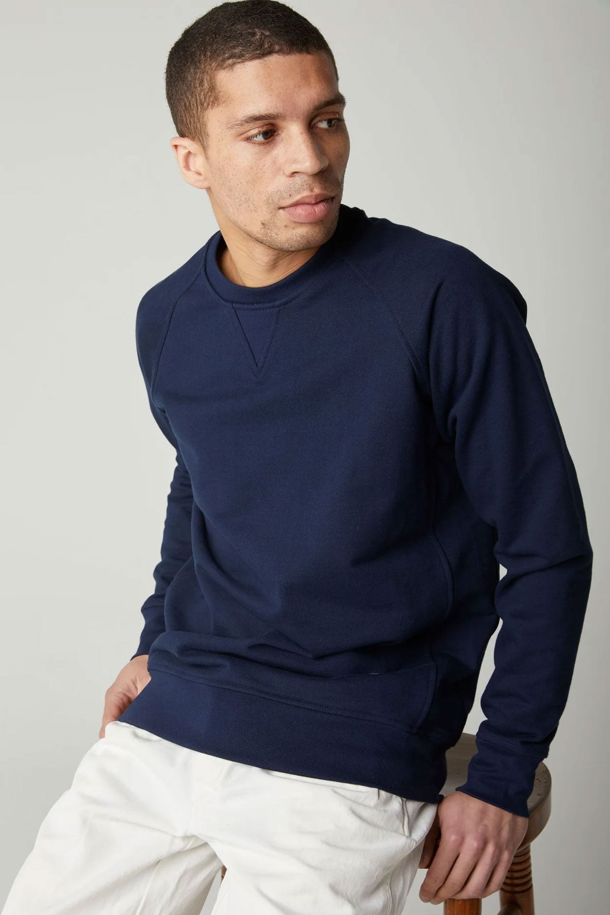 Peregrine - Classic Sweatshirt in Navy